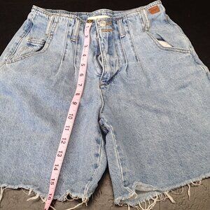 Thread Market Ladies Shorts Size 3/26